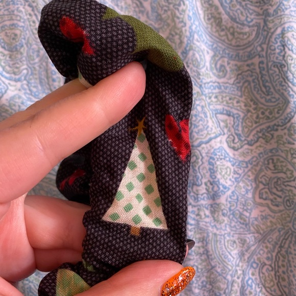 Handmade holiday tree scrunchie - Picture 2 of 3
